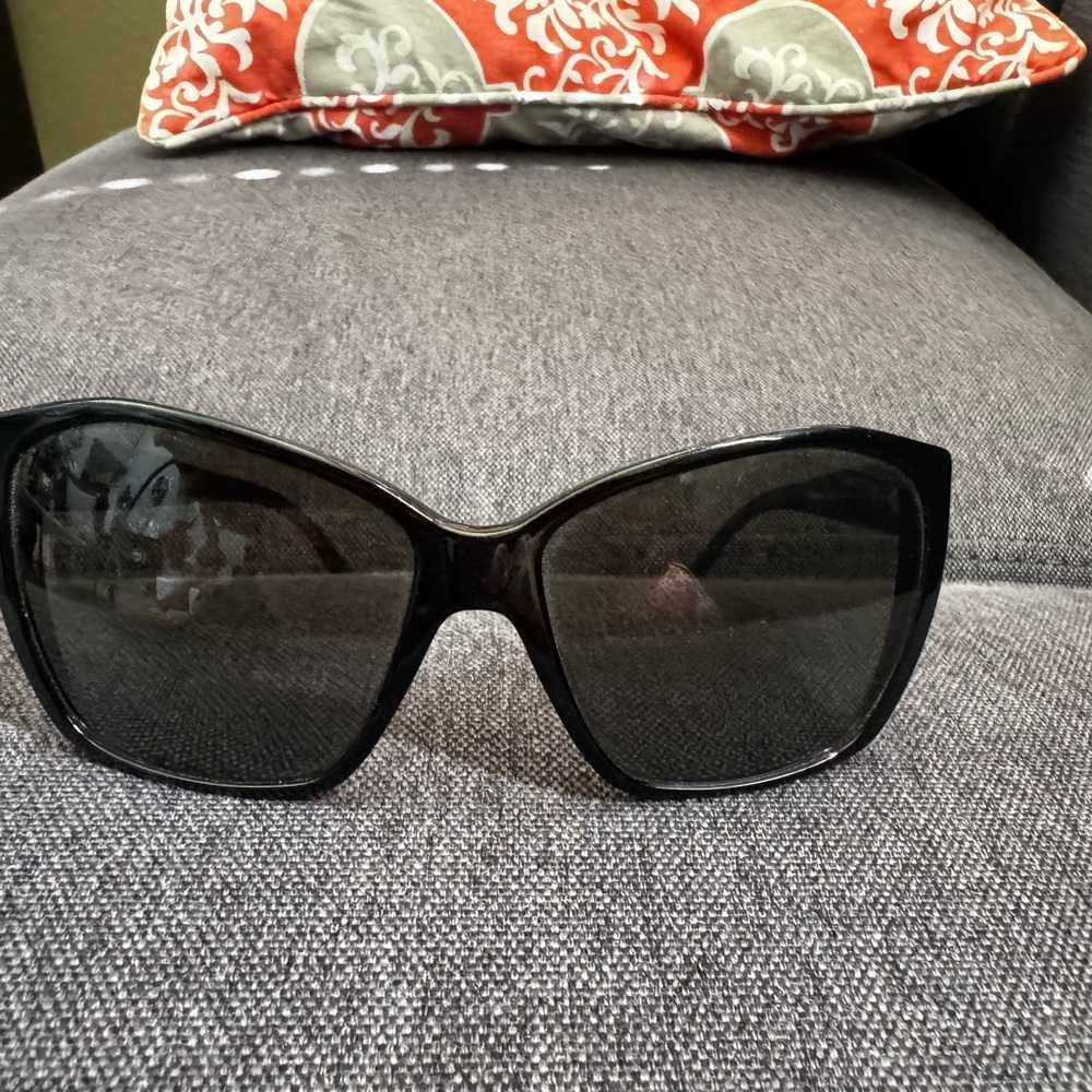 🌸SOLD🌸 CHANEL Elegant Black Sunglasses - Picture 6 of 8